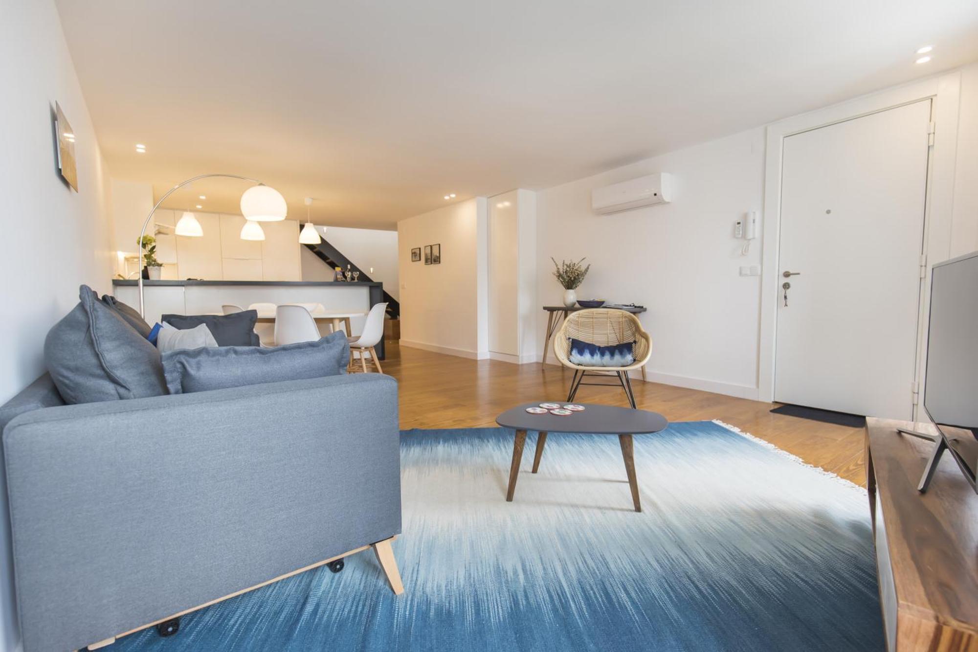 Appartement Lovely Duplex W Balcony