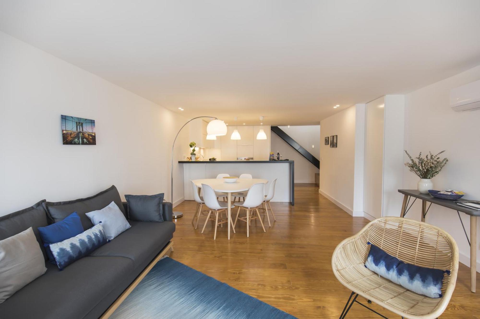 Appartement Lovely Duplex W Balcony *