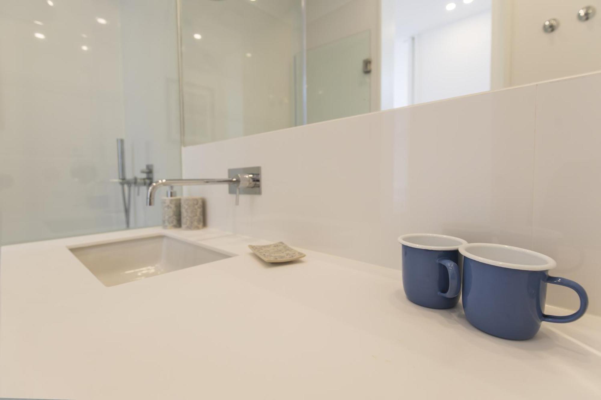Appartement Lovely Duplex W Balcony *