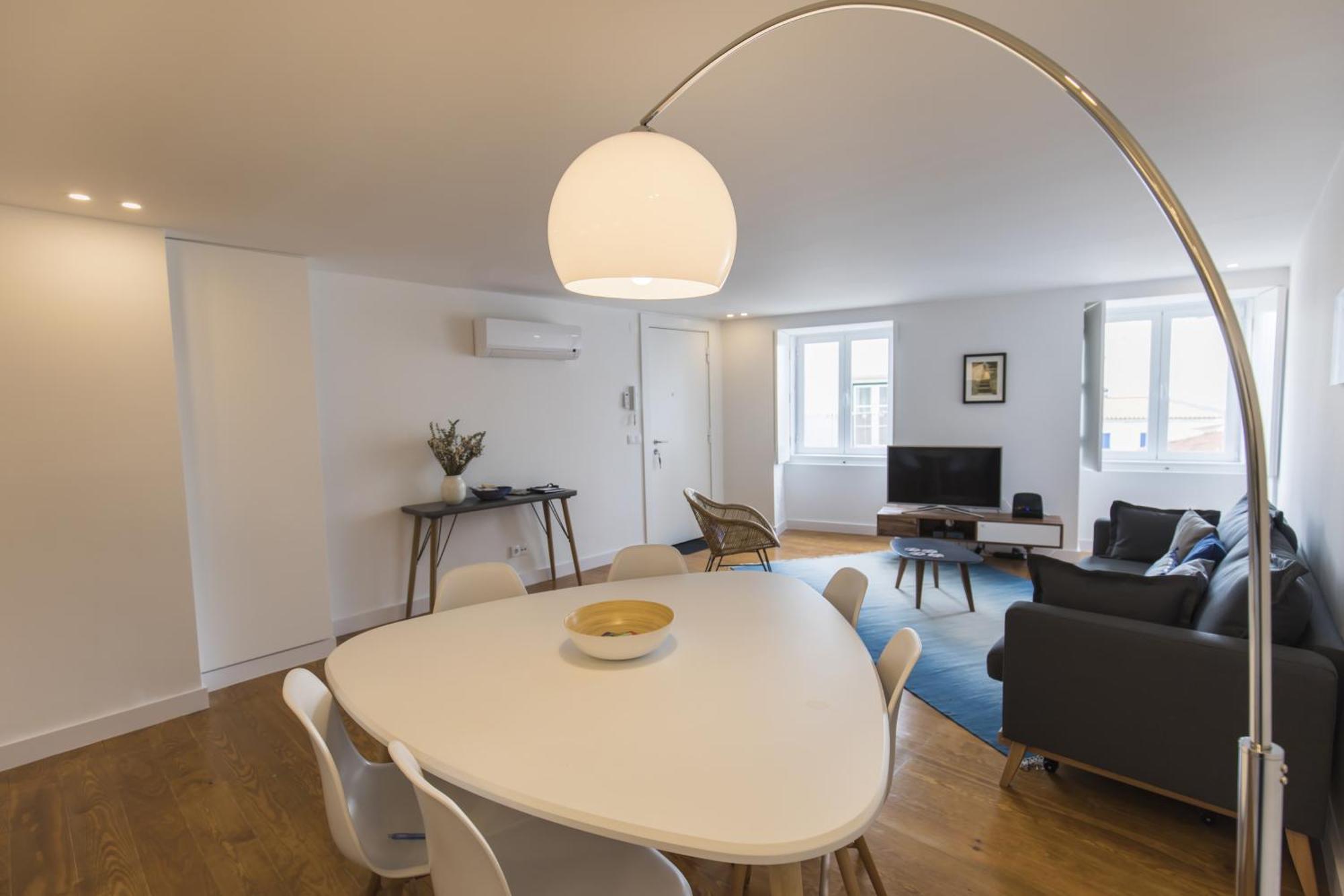 Appartement Lovely Duplex W Balcony