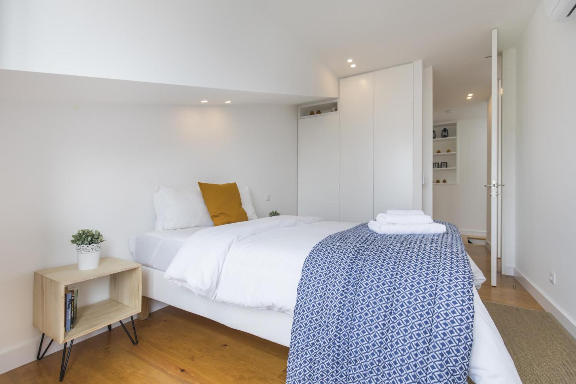 Appartement Lovely Duplex W Balcony *