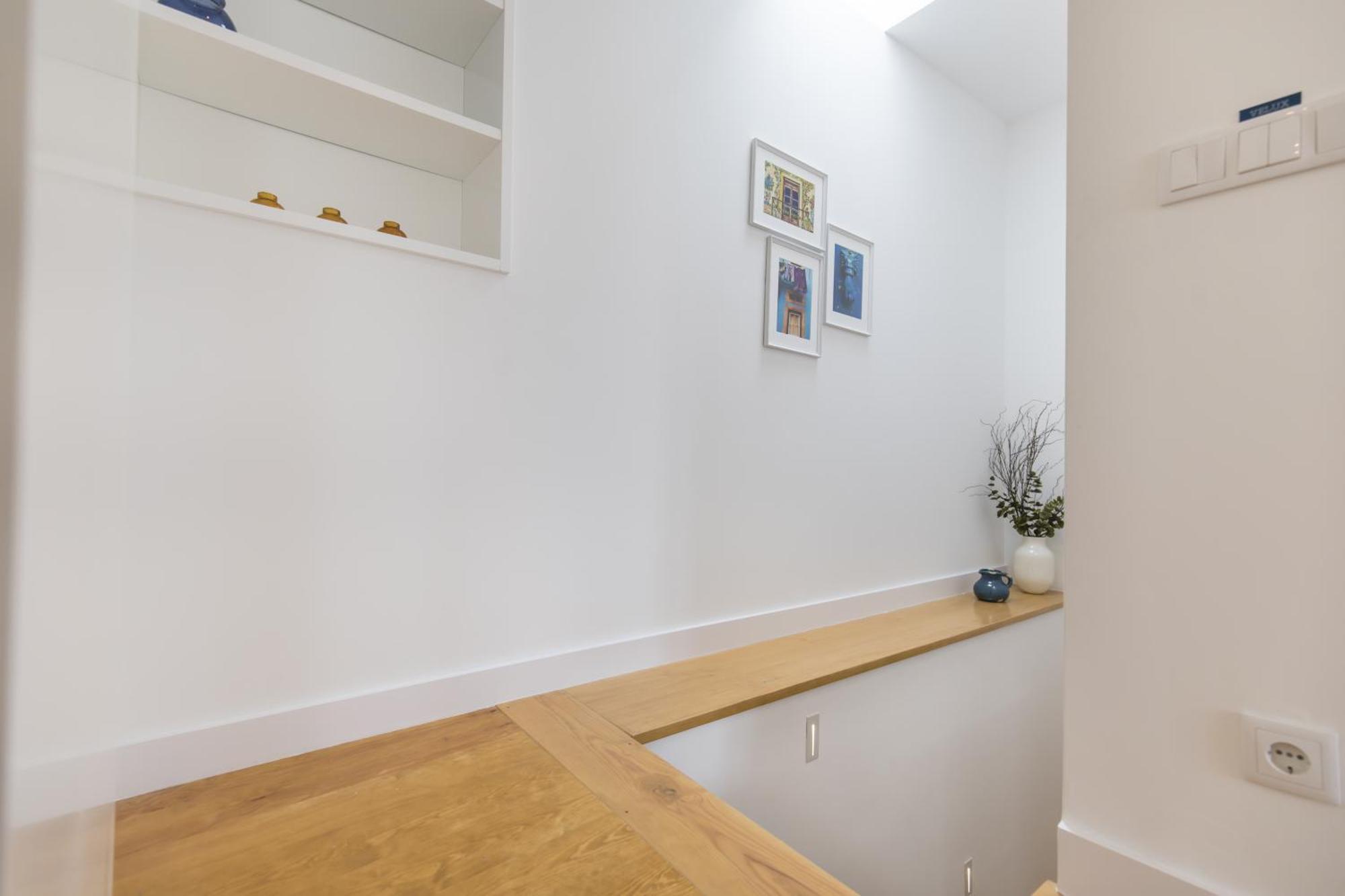Appartement Lovely Duplex W Balcony *