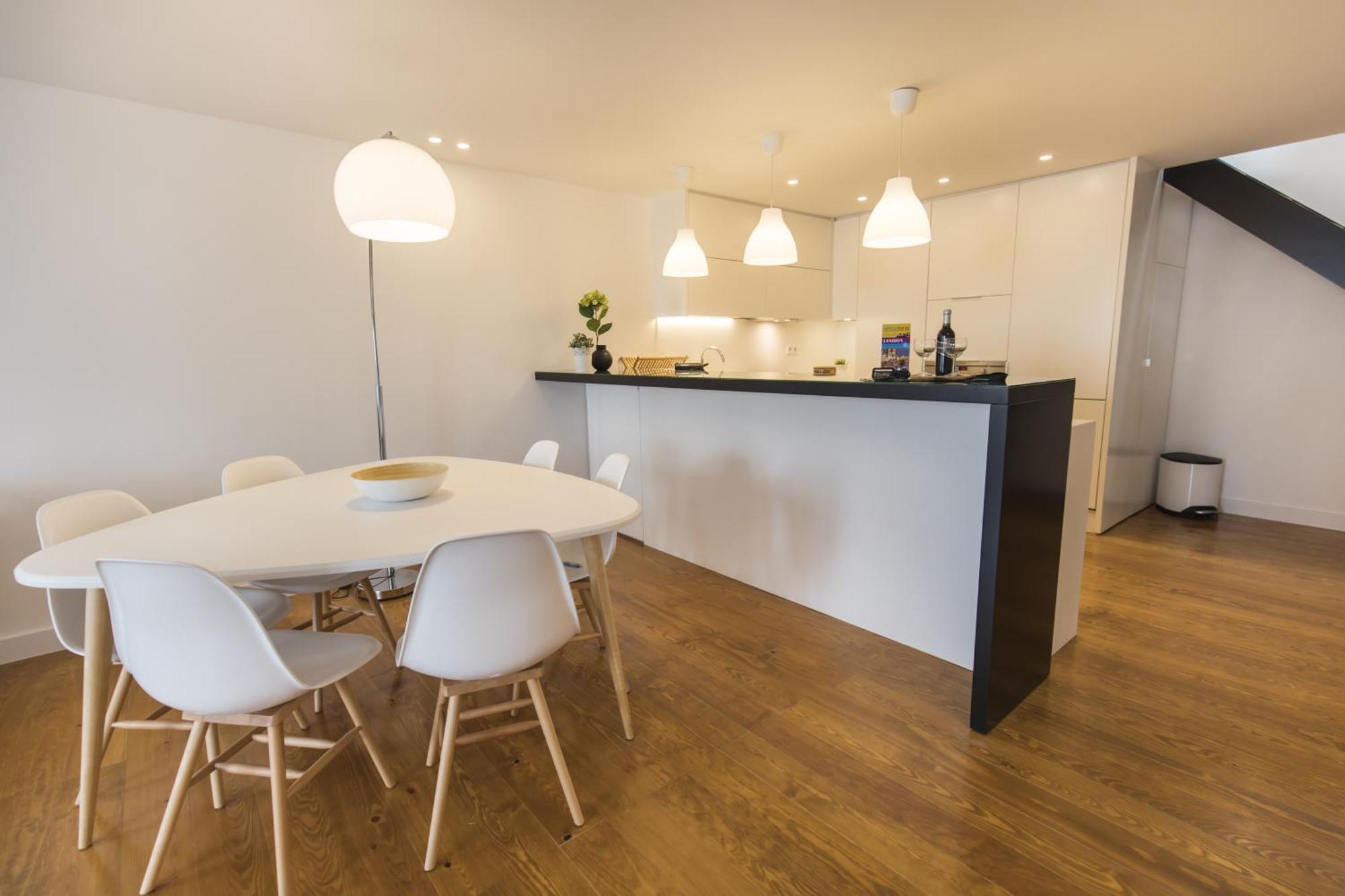 Lovely Duplex W Balcony Appartement *
